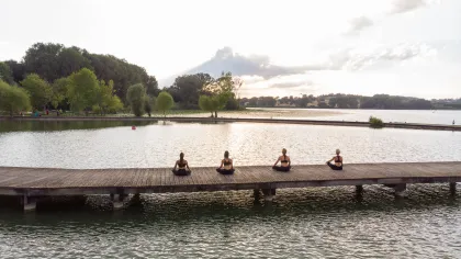 Chiusi: Yogastunde und Picknick am Ufer des Chiusi-Sees