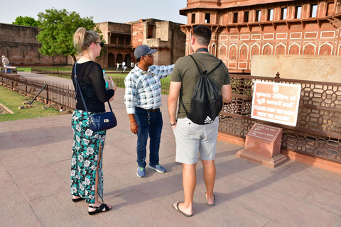 Delhi: 6-Day Golden Triangle Tour with Varanasi Tour without Hotels