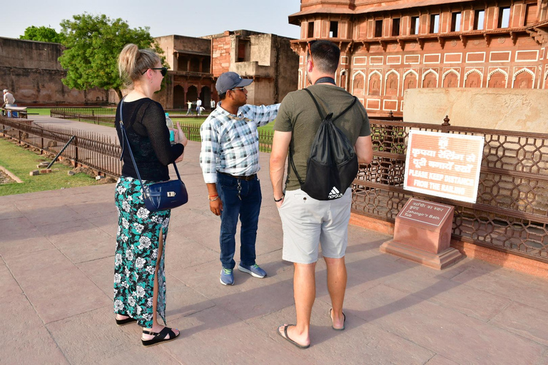 Delhi: 6-Day Golden Triangle Tour with Varanasi Tour without Hotels
