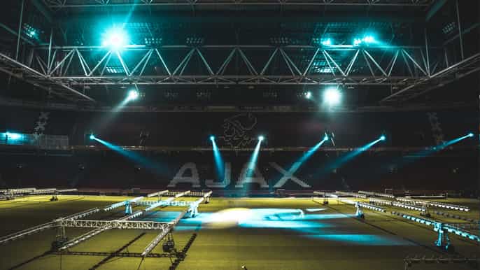 amsterdã tour johan cruijff arena à noite c/ show de luzes