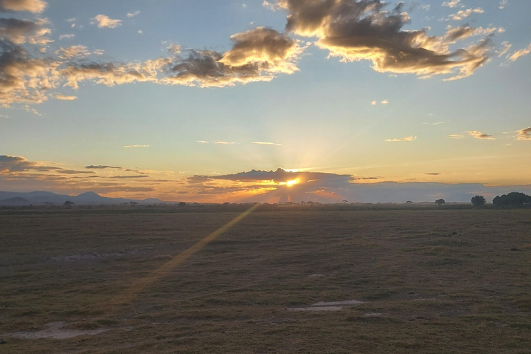 Red Elephants & Kilimanjaro Views: 3-day Tsavo East/Amboseli