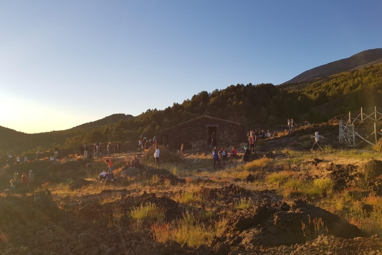 Etna: lichte sunset-trekking in nieuwe en oude lavastromenWandeltocht Etna in het Italiaans