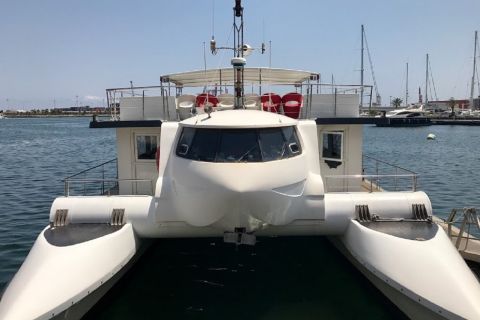 Валенсия: прогулка на лодке с обедом и купанием в порту Саплайя
