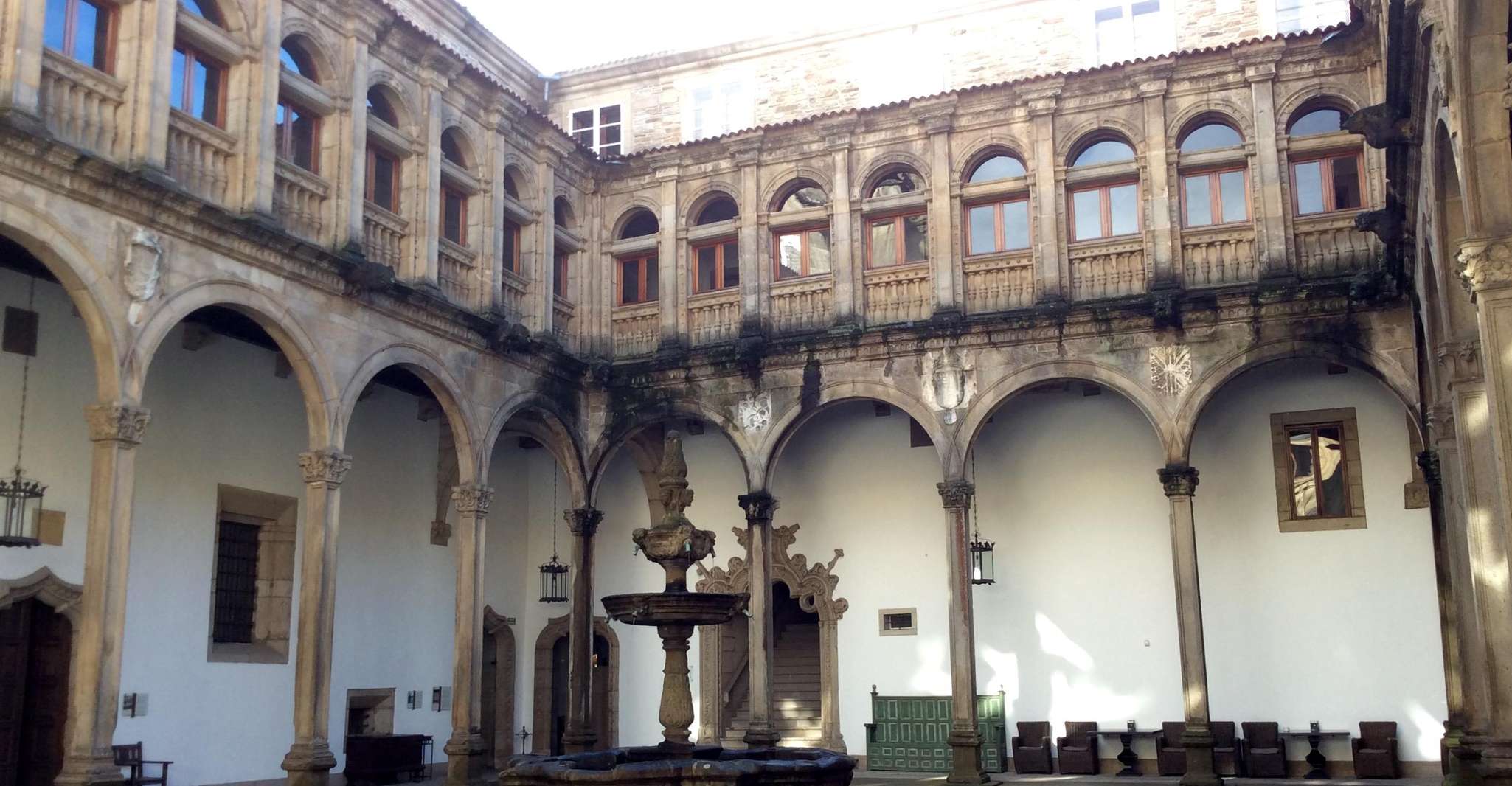 Santiago de Compostela, Hostal de los Reyes Católicos Tour - Hizvo