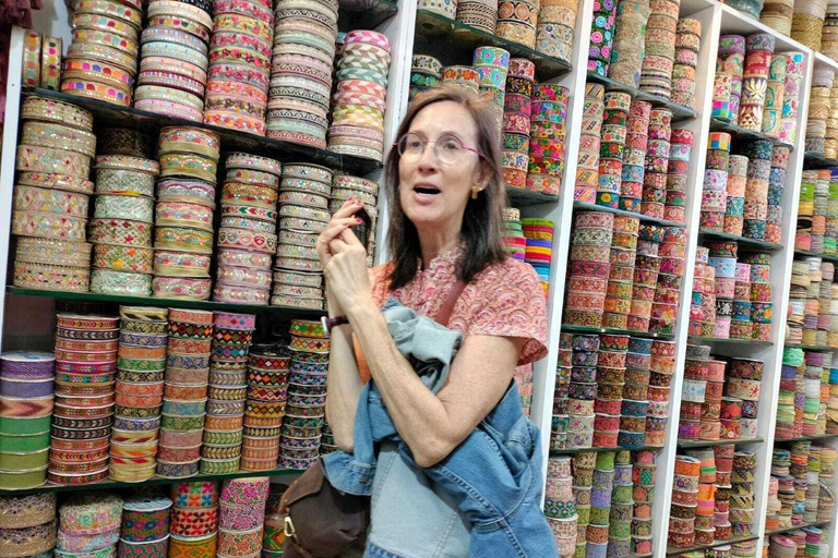 Tour do mercado de Délhi para casamento/têxteis com guia femininoCusto da excursão de dia inteiro