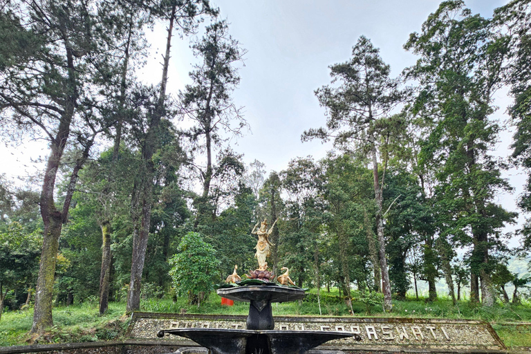 Yogyakarta: escursione al tempio di Sukuh e Cetho e al lago SaranganYogyakarta: escursione di un giorno ai templi di Sukuh e Cetho e al lago Sarangan