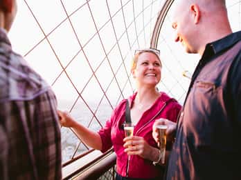 Eiffelturm: 2-stündige Führung mit Ticket ohne Anstehen Eiffelturm: 2-stündige Führung mit Ticket ohne Anstehen