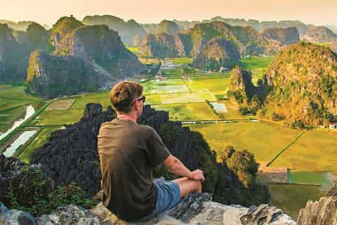 Hanoi: Hoa Lu, Trang An Boat Ride & Hang Mua Hiking Day Trip