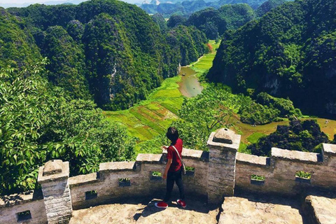 Hanoi: excursión de un día a Hoa Lu, Trang An Boat Ride y Hang Mua