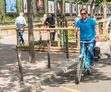 Paris 4-Hour Bike Tour: Off the Beaten Path