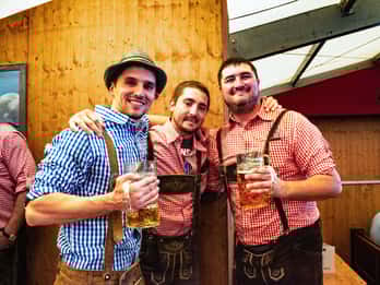 München: Oktoberfest Tour met Reservering van Tent, Eten & Bier