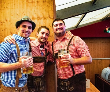 Munich: Oktoberfest Tour with Tent Reservation, Food & Beer