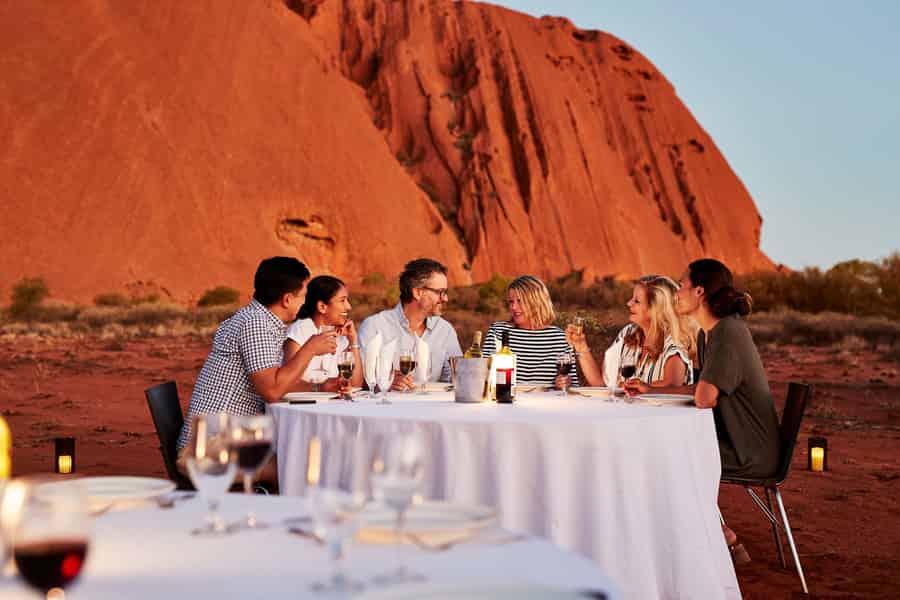 Uluru: Sacred Sites Tour + Sparkling bei Sonnenuntergang & BBQ Dinner. Foto: GetYourGuide