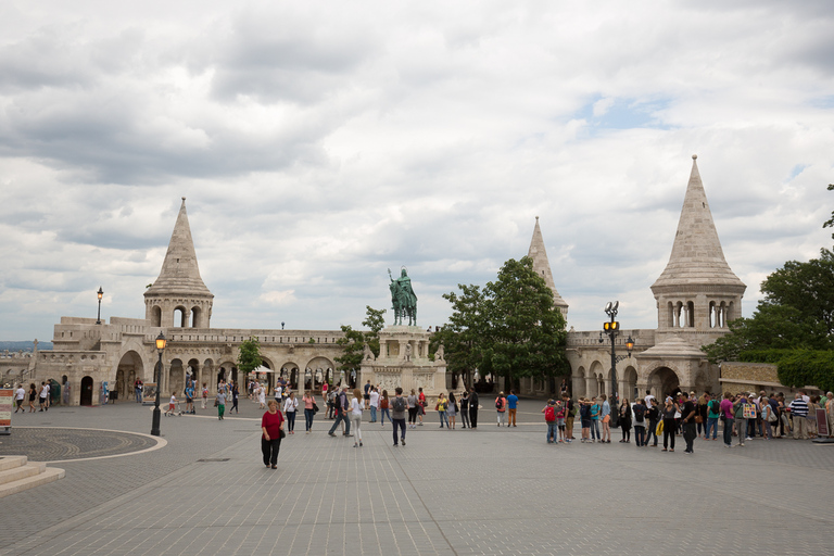 Budapest: Tour guidato della città in bicicletta elettricaTour di 2,5 ore con il distretto del castello di Buda