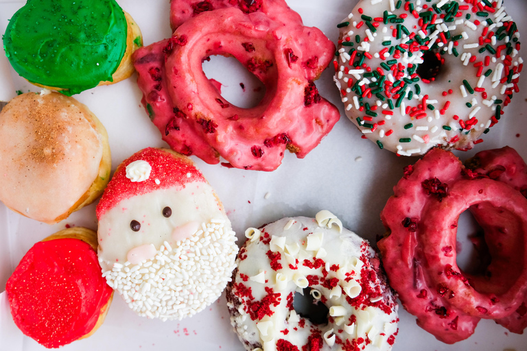 Portland: Guided Holiday Delicious Donut Tour with Tastings