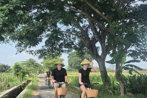 Pedala al tramonto al tempio di Plaosan e a quello di PrambananPedala al tempio di Plaosan e a Prambanan al tramonto