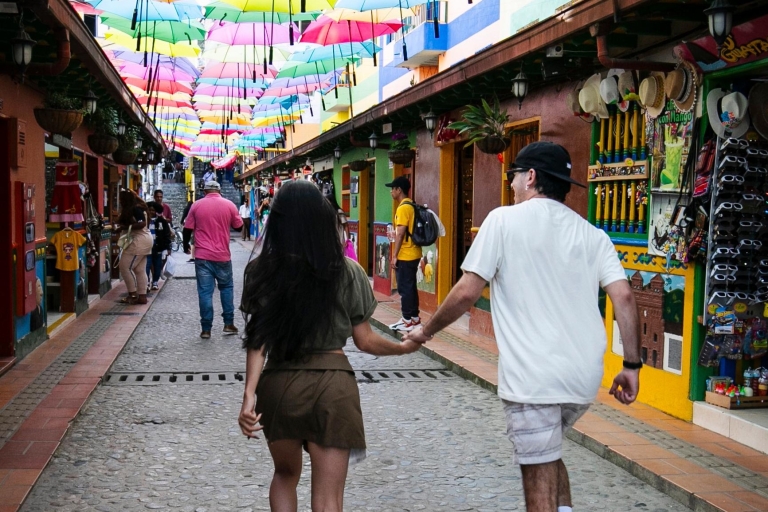 Medellín: Excursión de un día a Guatapé y visita en barco a la finca de Pablo Escobar