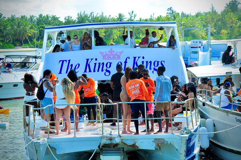Punta Cana: Sunset Boat Party with Open Bar, DJ & Fire Show