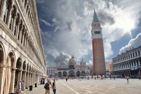 Venezia: tour guidato a piedi con degustazione di cibo