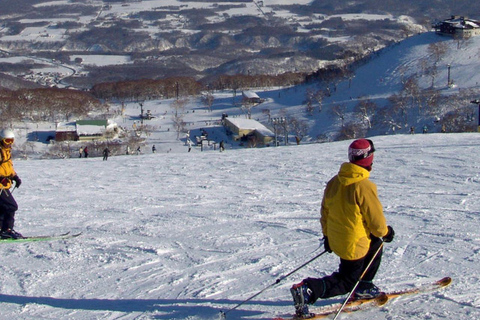 Depuis Tokyo : Excursion d&#039;une journée au Fuji Mountain Ski et Hot SpringForfait complet de ski à la gare de Tokyo.