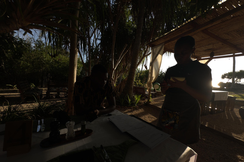 Zanzíbar:Cueva Secreta,Experiencia Off the Grid almuerzo,trasladoOpción de menú Plata con traslado desde cualquier lugar de Zanzíbar