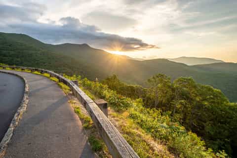 Asheville: Waterfalls and Blue Ridge Parkway Guided Hike