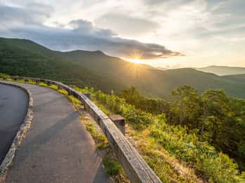 Asheville: Geführte Wanderung zu den Wasserfällen und dem Blue Ridge Parkway Asheville: Geführte Wanderung zu den Wasserfällen und dem Blue Ridge Parkway