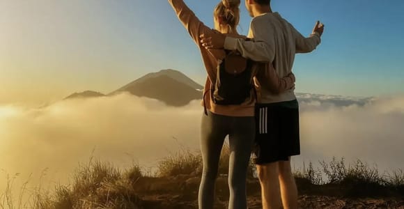 Bali: Mount Batur Sunrise Hike, Breakfast & Hot Spring