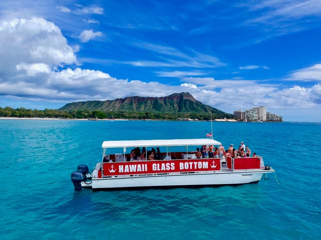 Honolulu: Tour in barca con fondo di vetro lungo la costa meridionale di Oahu