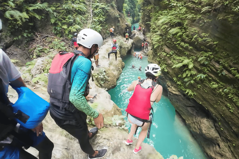 Cebu: Tour di gruppo di Oslob Whaleshark e Canyoneering con pranzo