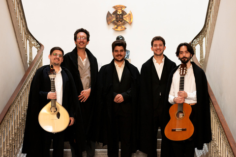 Porto: authentieke en traditionele studenten- en serenade-fadoPorto: Unieke studenten en serenade Fado van Coimbra Show
