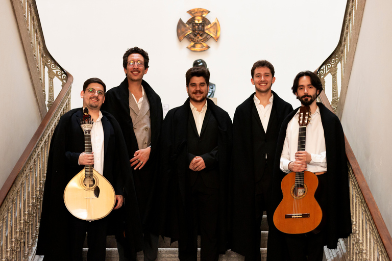 Porto: authentieke en traditionele studenten- en serenade-fadoPorto: Unieke studenten en serenade Fado van Coimbra Show