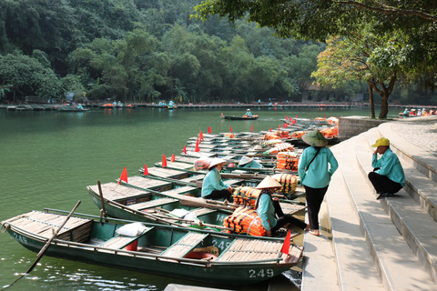 Hanoi: Hoa Lu, Trang An-boottocht & Hang Mua-wandeldagtrip