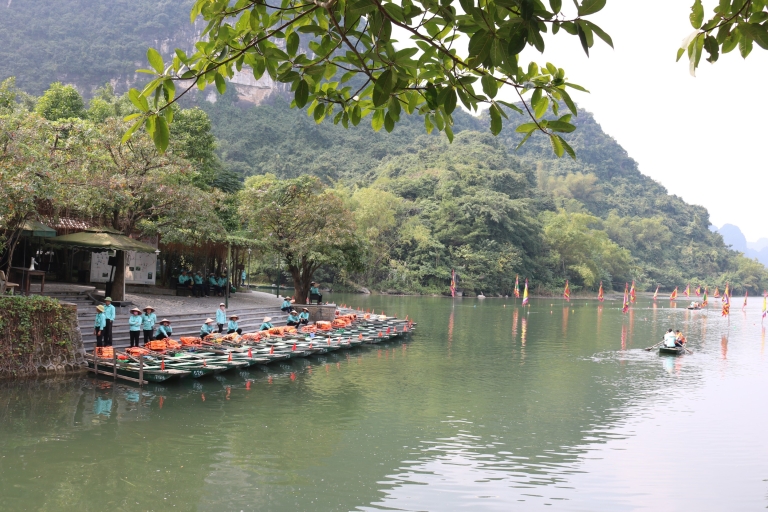 Hanoi: Hoa Lu, Trang An-boottocht & Hang Mua-wandeldagtrip