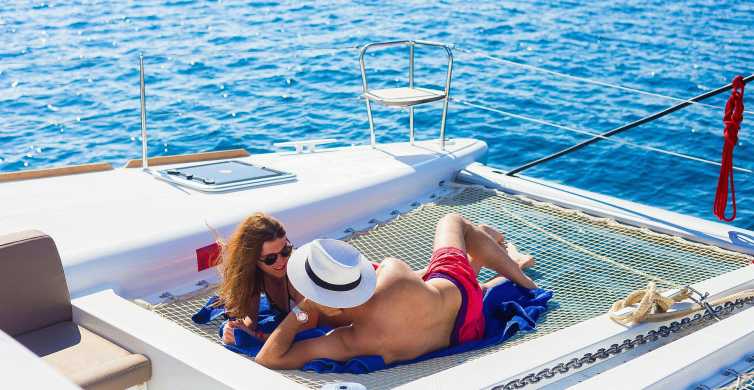 Santorini: Catamaran Cruise with Meals and Drinks
