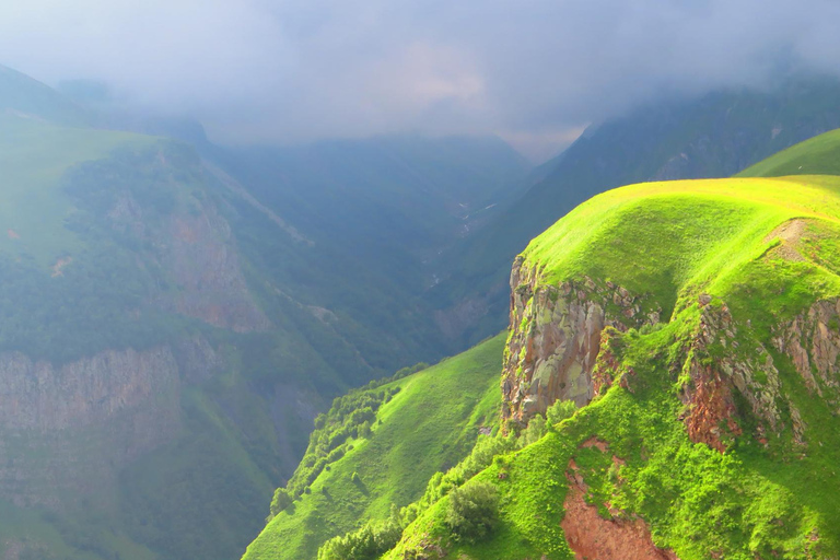 Kazbegi Peaks and Valleys En resa genom naturens underverk