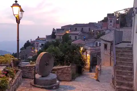Reggio Calabria: Private Walking Tour of Greek Bova