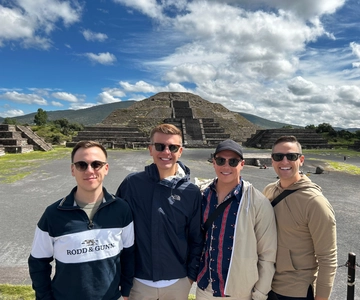 Teotihuacán: Tour regular o con desayuno en cueva