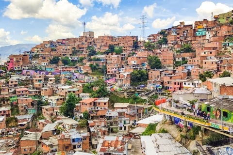 Medellin: Comuna 13 Historia i Graffiti Tour i przejażdżka kolejką linowąMedellin: wycieczka po Comuna 13 i przejażdżka kolejką linową w języku angielskim
