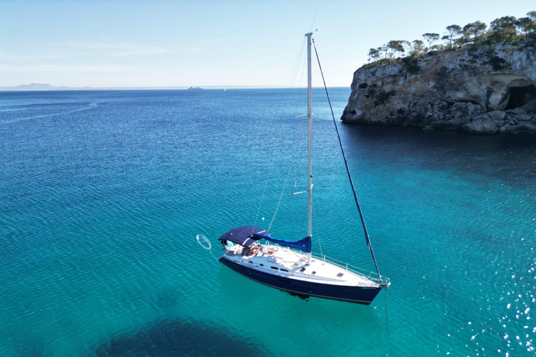 Zatoka Palma: Wycieczka żaglówką z zabawkami wodnymi, przekąskami i napojamiAll inclusive, wynajem łodzi i zajęcia na wodzie