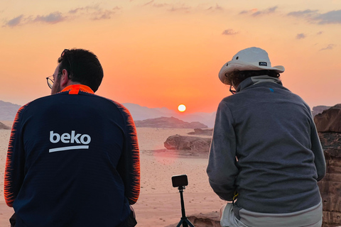 Wadi Rum: pustynna przygoda samochodem terenowym z lunchem i herbatąCałodniowa wycieczka jeepem z obiadem – 9 godzin