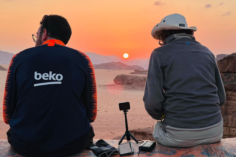 Wadi Rum: pustynna przygoda samochodem terenowym z lunchem i herbatąCałodniowa wycieczka jeepem z obiadem – 9 godzin