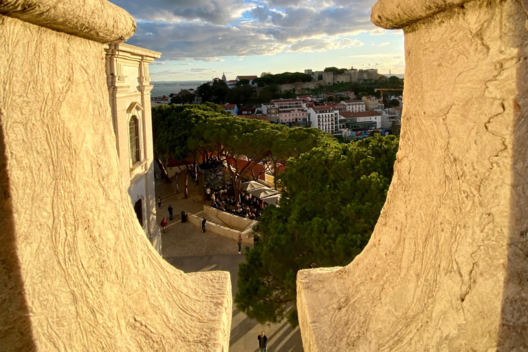 Lisbon: Graça Church Entry Ticket with Drink on the Terrace