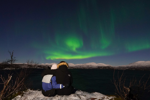 Kiruna: Wycieczka po zorzy polarnej z kolacją w Abisko