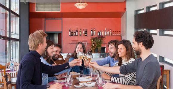 Lisbon : Food Tour & Fado Show Experience