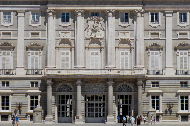 Madrid: Royal Palace Guided Tour with Admission Guided tour in English