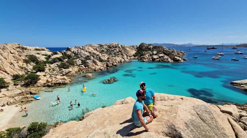 Caprera: Vandring til Cala Coticcio med aperitiff | GetYourGuide