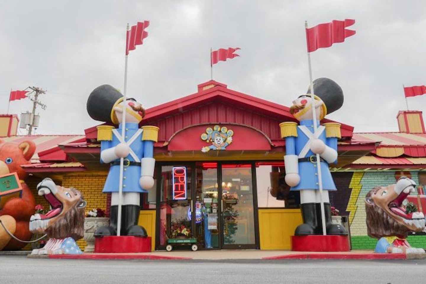 indoor things to do in branson | let your inner child out at world's largest toy museum complex