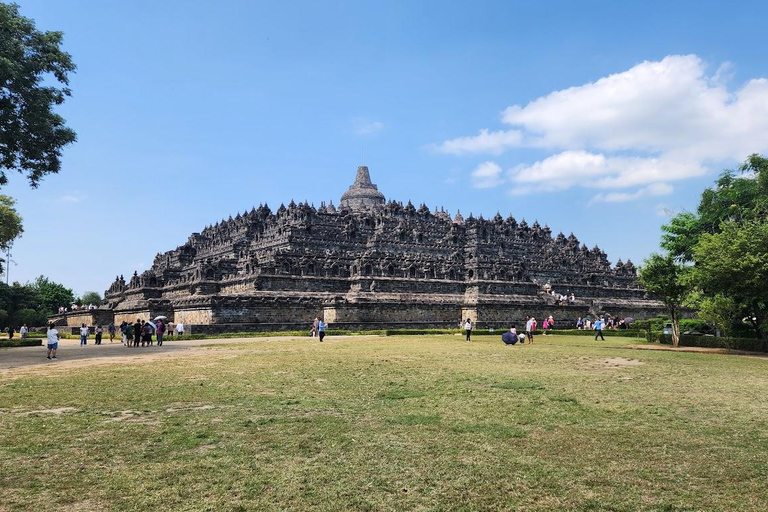 Borobudur e Explorando a Montanha