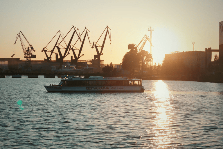 Gdańsk: River Cruise on Motlawa with Meal and Drink Romantic Cruise